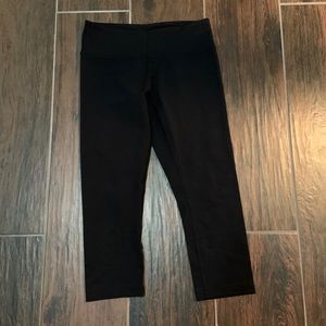 Lululemon black cropped leggings
